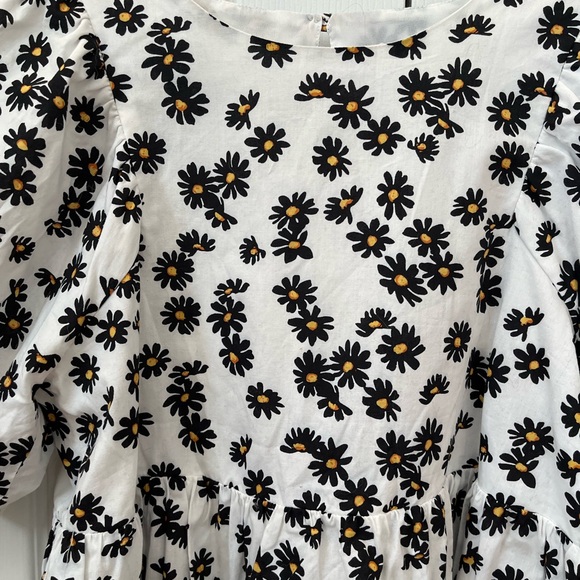 Vestique Floral Puff Sleeve Peplum Top | Black & White Daisy Print Sz S EUC - Picture 2 of 11